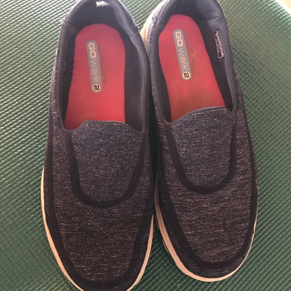 Women’s Go Walk 2 Sketchers Size 9.5